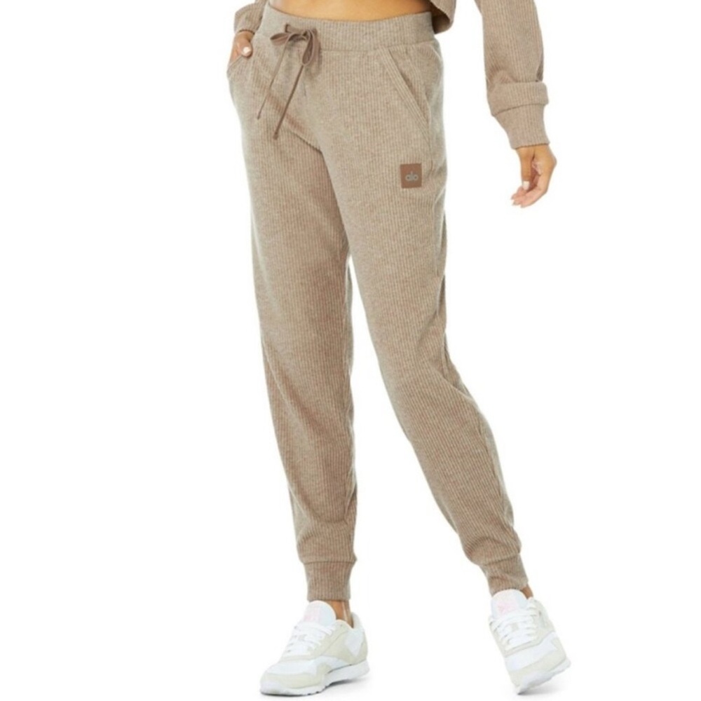 Alo Muse Sweatpants Gravel Heather Tan Slim Sweats Ribbed Stretchy Joggers Pants